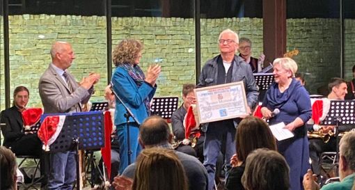 Bruno Monestier, premiato dalle istituzioni locali Bruno Monestier, premiato dalle istituzioni locali