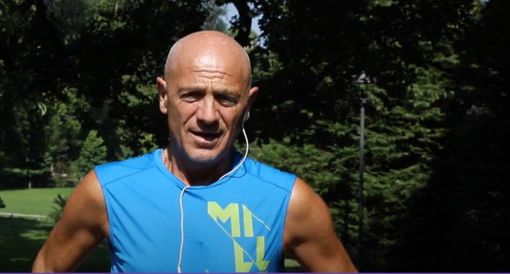 Beppe Sannino, 68 anni, va di corsa e ci fa ancora respirare un calcio vero fatto di dignità, valori, gruppo, passione e libertà