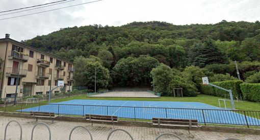 L'area del campo da basket in via Papa Giovanni XXIII, a Besano