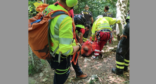 Cade in bici tra Orino e il Forte: Soccorso Alpino ed elisoccorso in azione Cade in bici tra Orino e il Forte: Soccorso Alpino ed elisoccorso in azione