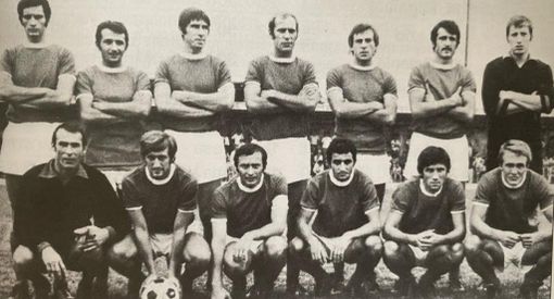 Il Varese 1970/71 degli 8 pari consecutivi nella foto tratta da "100 volte Varese" di Vito Romaniello: da sinistra in piedi Dellagiovanna, Borghi, Braida, Nuti, Morini, Perego, Carmignani. Accosciati Barluzzi, Carelli, Tamborini, Bonatti, Rimbano, Sogliano. Sotto, il Barone Il Varese 1970/71 degli 8 pari consecutivi nella foto tratta da "100 volte Varese" di Vito Romaniello: da sinistra in piedi Dellagiovanna, Borghi, Braida, Nuti, Morini, Perego, Carmignani. Accosciati Barluzzi, Carelli, Tamborini, Bonatti, Rimbano, Sogliano. Sotto, il Barone