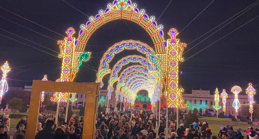 FOTO e VIDEO - Il Giardino Incantato incanta i varesini: oltre 10 mila persone all’accensione delle luci