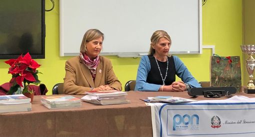 La presidente del Rotary Club Lucia Zilio e la dirigente scolastica Carmen Sferlazza La presidente del Rotary Club Lucia Zilio e la dirigente scolastica Carmen Sferlazza