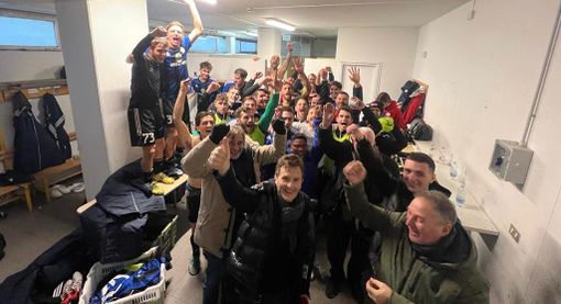 Festa grande nello spogliatoio della Solbia dopo il 2-0 al Fortunati di Pavia