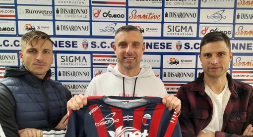 Da sinistra i neo acquisti della Caronnese Braidich, Nossa e Piraccini