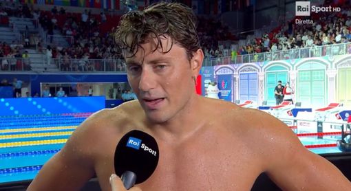 Nicolò Martinenghi dopo l'argento nei 100 rana mondiali a Singapore Nicolò Martinenghi dopo l'argento nei 100 rana mondiali a Singapore