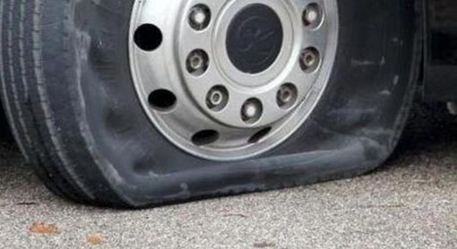 Auser Varese, gomme bucate ai mezzi dei volontari che trasportano anziani, disabili e malati