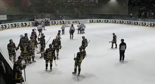 Finisce con l'Aosta in festa e i Mastini a testa alta, ko dopo 16 rigori (si ringrazia Tiberio per le immagini in gallery) Finisce con l'Aosta in festa e i Mastini a testa alta, ko dopo 16 rigori (si ringrazia Tiberio per le immagini in gallery)