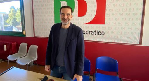 Il senatore Alessandro Alfieri questa mattina nella sede del Pd varesino
