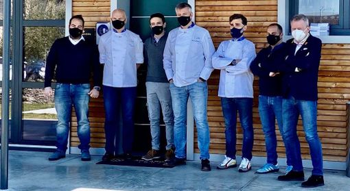 VIDEO. Oltre 300 cuochi d'Italia ci mettono la faccia e la voglia di andare oltre il virus nella guida Euro-Toques 2021 VIDEO. Oltre 300 cuochi d'Italia ci mettono la faccia e la voglia di andare oltre il virus nella guida Euro-Toques 2021