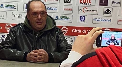 Amirante parla a tutti del nuovo stadio, tranne a VareseNoi. E fa bene Amirante parla a tutti del nuovo stadio, tranne a VareseNoi. E fa bene