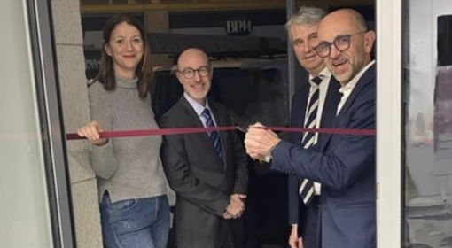 Il momento del taglio del nastro. Da sinistra, Ivana Perusin, vicesindaco di Varese; Marco Procacciante, Amministratore Delegato di Vision Group; Davide Galimberti, Sindaco di Varese; Fabrizio Vettore, titolare di VisionOttica Vettore