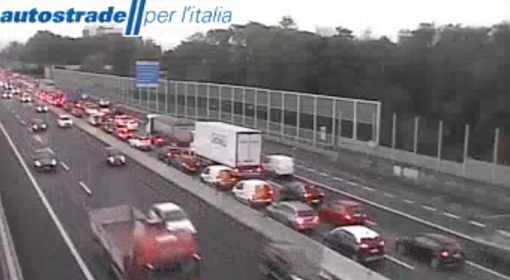 Le code di questa mattina viste dalle webcam di Autostrade per l'Italia Le code di questa mattina viste dalle webcam di Autostrade per l'Italia