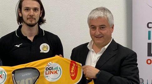 Diego Sampaoli accanto ad Andrea Schina da sponsor dei Mastini con la sua OGILink