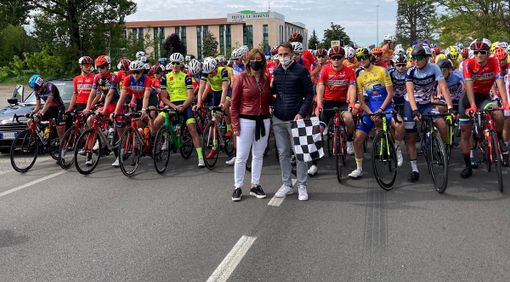 La partenza da Solbiate Olona, di fronte al Golf Club Le Robinie, della 41^ Piccola San Geo La partenza da Solbiate Olona, di fronte al Golf Club Le Robinie, della 41^ Piccola San Geo