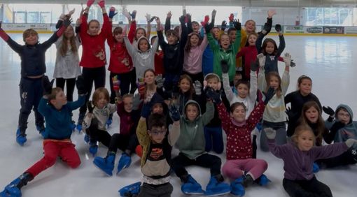 Gioia sul ghiaccio anche in un'estate bollente all'Acinque Sport Camp in corso al palaghiaccio Gioia sul ghiaccio anche in un'estate bollente all'Acinque Sport Camp in corso al palaghiaccio