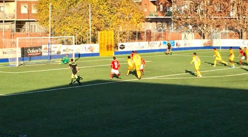 Il rigore trasformato da Balla per il 3-0 biancorosso