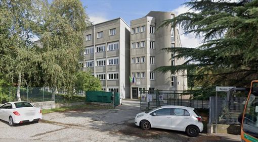 Varese, alcuni studenti positivi al liceo Ferraris: tre classi in sorveglianza attiva