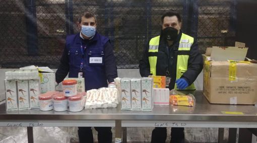 Contenevano sostanze vietate e pericolose, oltre quattromila confezioni di cosmetici sequestrate a Malpensa