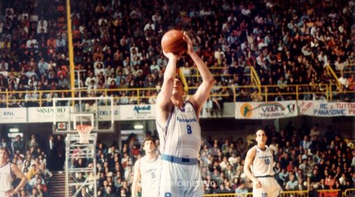 VIDEO - Il racconto dell'ex campione ucraino Volkov sotto le bombe: «Non ci credo ancora, ma è la realtà...»