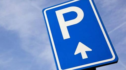 Angera. La minoranza del gruppo Allea: «Rivedere il piano parcheggi»