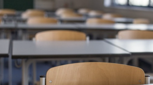 Varese, vanno ubriache a scuola: due studentesse soccorse dall'ambulanza Varese, vanno ubriache a scuola: due studentesse soccorse dall'ambulanza