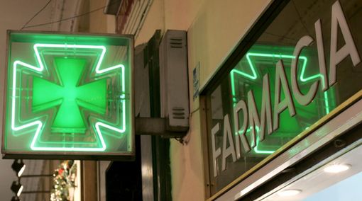 Assale due farmacie armato di martello. Arrestato dai carabinieri Assale due farmacie armato di martello. Arrestato dai carabinieri