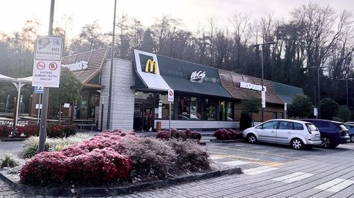 Natale al McDonald’s di Varese Stadio: laboratori creativi per bambini tra Grinch e atmosfera natalizia