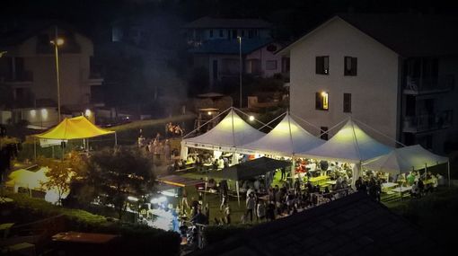 A Sesto Calende torna la festa del Rione Mulini con un menù da non perdere: costine, alborelle e la polenta del Bertoldo A Sesto Calende torna la festa del Rione Mulini con un menù da non perdere: costine, alborelle e la polenta del Bertoldo