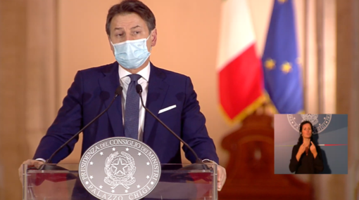 Guarda il testo del Dpcm: i sindaci potranno chiudere vie e piazze alle 21. Nei ristoranti massimo sei persone ai tavoli, continua la scuola in presenza Guarda il testo del Dpcm: i sindaci potranno chiudere vie e piazze alle 21. Nei ristoranti massimo sei persone ai tavoli, continua la scuola in presenza