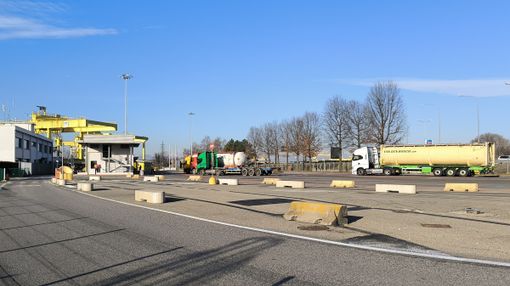 Ambulanza all'interporto di Busto, un autista in ospedale per un malore Ambulanza all'interporto di Busto, un autista in ospedale per un malore