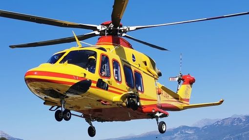 Omegna, bimbo di tre anni rischia di annegare in piscina: è grave