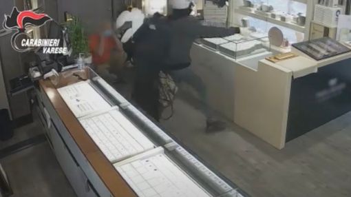 VIDEO. Assaltarono una gioielleria in pieno centro a Saronno, presi i rapinatori VIDEO. Assaltarono una gioielleria in pieno centro a Saronno, presi i rapinatori