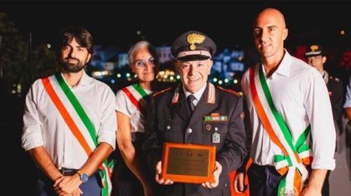 Il Maresciallo Sambataro con, da sinistra, Leslie Mulas, Loredana Bonora e Marco Prestifilippo (foto Omar Boccuto)