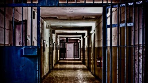 VIDEO. Oltre il carcere c'è don David. Che non annulla, ma recupera e restituisce VIDEO. Oltre il carcere c'è don David. Che non annulla, ma recupera e restituisce