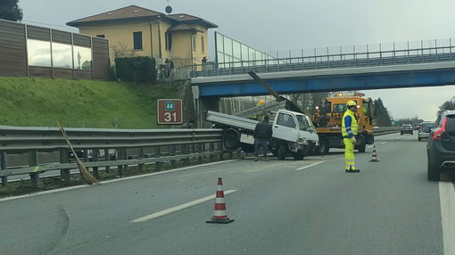 Incidente in Autolaghi, due chilometri di coda tra Castronno e Solbiate Arno Incidente in Autolaghi, due chilometri di coda tra Castronno e Solbiate Arno
