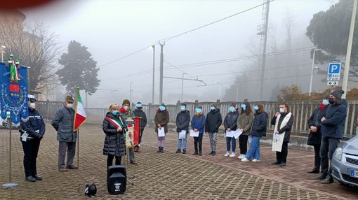 Un momento della cerimonia della Giornata della Memoria di Gavirate del 2022 Un momento della cerimonia della Giornata della Memoria di Gavirate del 2022