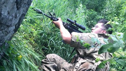 Foreign fighter varesino ucciso in Ucraina, la madre: «Sapeva di poter morire ma si sentiva al posto giusto» Foreign fighter varesino ucciso in Ucraina, la madre: «Sapeva di poter morire ma si sentiva al posto giusto»