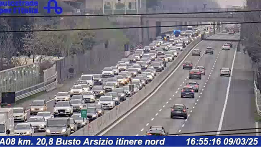 Le code in Autolaghi viste dalle webcam di Autostrade per l'Italia Le code in Autolaghi viste dalle webcam di Autostrade per l'Italia