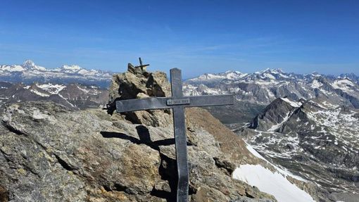 Vandali sul Basodino: devastata la Madonna dell’Aiuto, via croci e libro di vetta Vandali sul Basodino: devastata la Madonna dell’Aiuto, via croci e libro di vetta