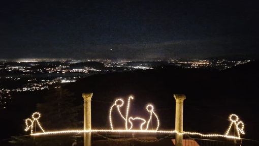 Si avvicina la notte delle feste: una vista sul Varesotto fino a Milano dal Sacro Monte