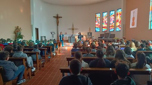 Alessandra Sonia Romano porta il violino della Shoah all’Ima Castellanza