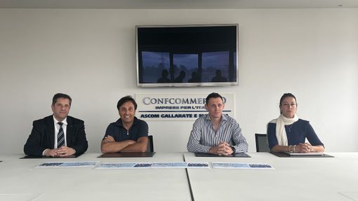 Confcommercio UniAscom lancia "ErasmusPlus in Stage" per giovani diplomati Confcommercio UniAscom lancia "ErasmusPlus in Stage" per giovani diplomati