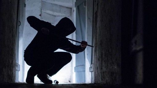 Ladri in azione in Valcuvia: donna derubata in casa Ladri in azione in Valcuvia: donna derubata in casa