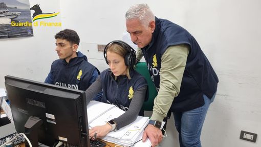 Corruzione, undici arresti a Napoli. In manette anche un saronnese Corruzione, undici arresti a Napoli. In manette anche un saronnese