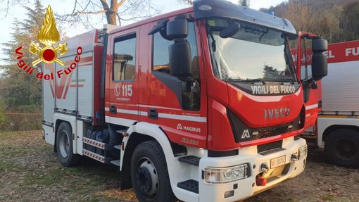 Si perde nel bosco e chiama i soccorsi: salvato dai vigili del fuoco Si perde nel bosco e chiama i soccorsi: salvato dai vigili del fuoco