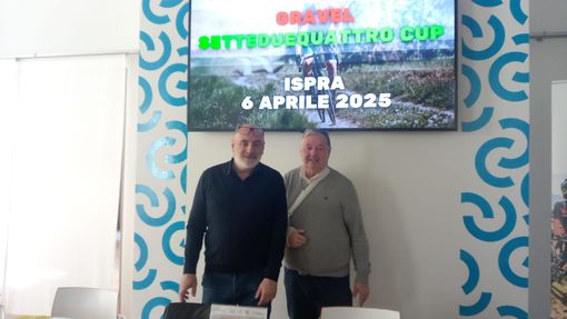 Michele Manganiello, proprietario del Setteduequattro di Ispra, con il giornalista Sergio Gianoli