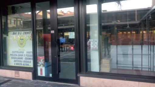 Ha chiuso i battenti Novantanove Cent, in piazza XX Settembre