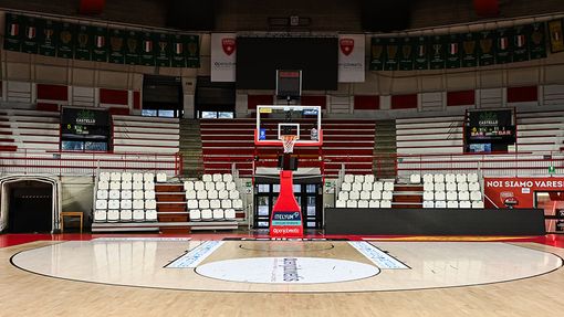 La curva nord del palazzetto Lino Oldrini di Varese, pronta a essere "aumentata"