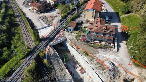 Una ripresa dall'alto del cantiere AlpTransit di Laveno di aprile 2025